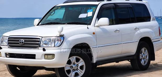 Toyota Land Cruiser 2004 White