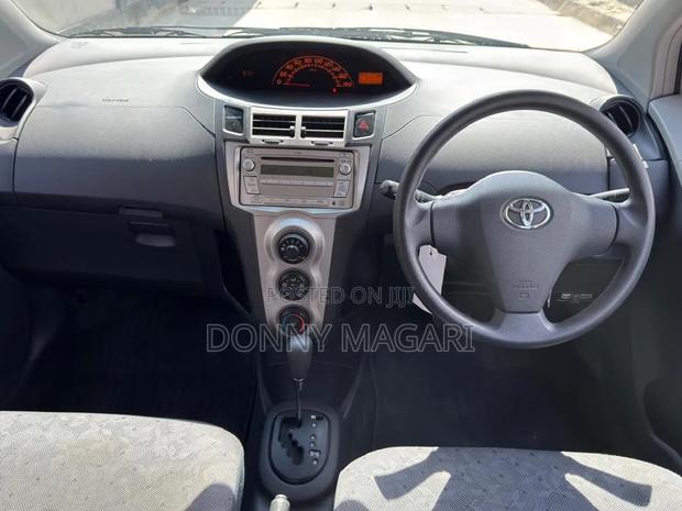 Toyota Vitz 2009 White