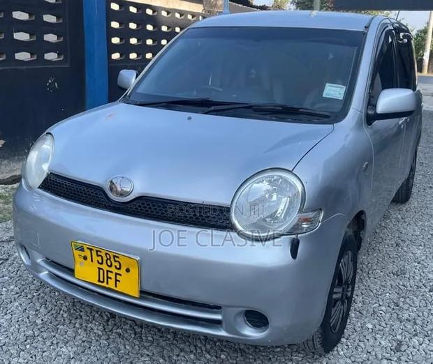 Toyota Sienta 2007 Silver