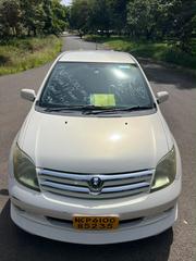 Toyota IST 2004 Pearl for sale