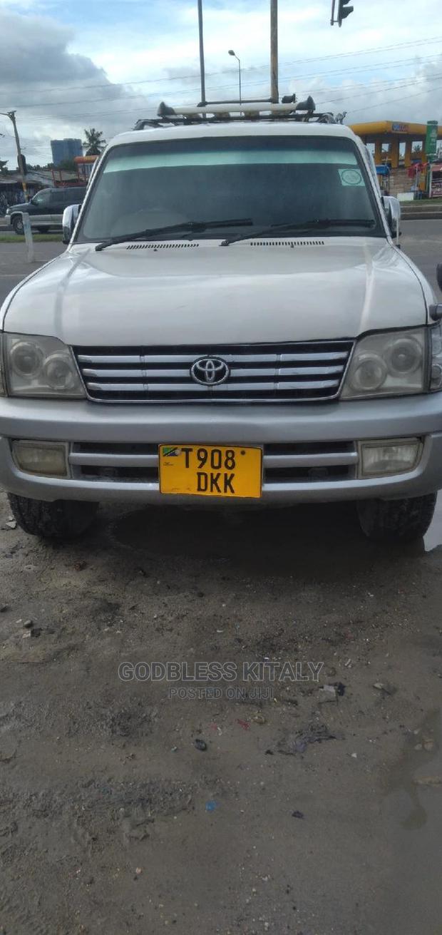 Toyota Land Cruiser Prado 2001 White