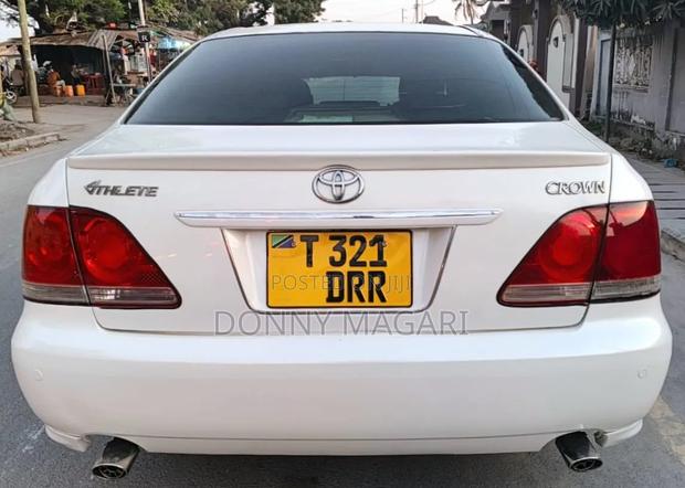 Toyota Crown 2006 White