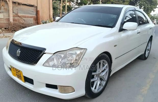 Toyota Crown 2006 White