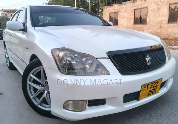 Toyota Crown 2006 White