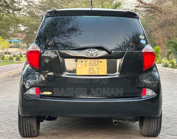 Toyota Ractis 1.5 FWD 2012 Black