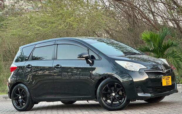 Toyota Ractis 1.5 FWD 2012 Black