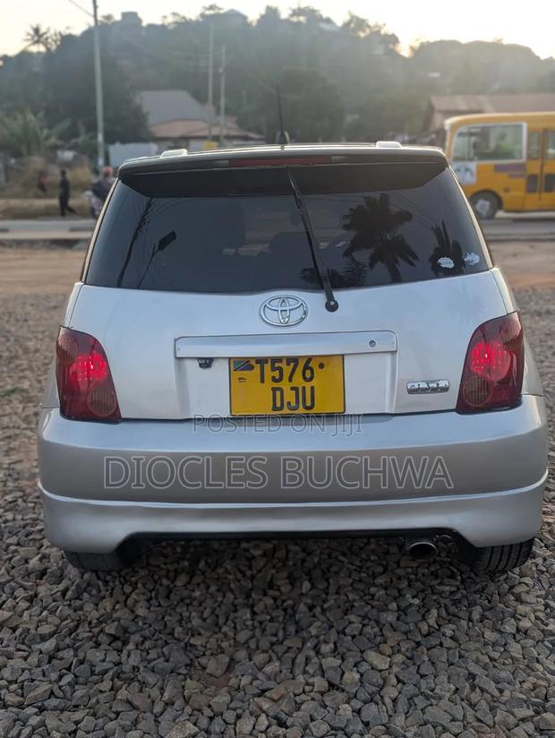 Toyota IST 2005 Silver