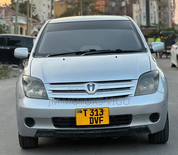 Toyota IST 2004 Silver