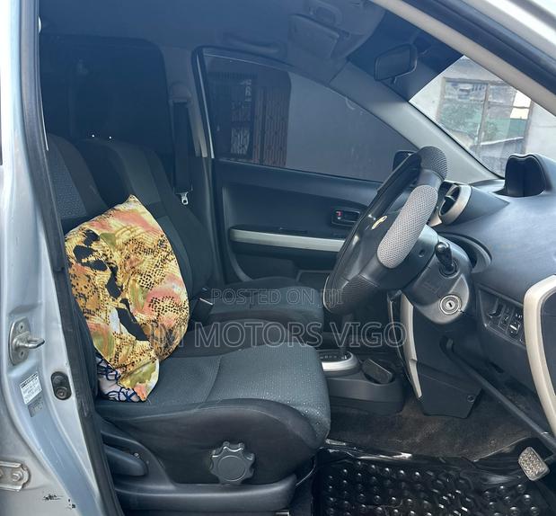 Toyota IST 2004 Silver