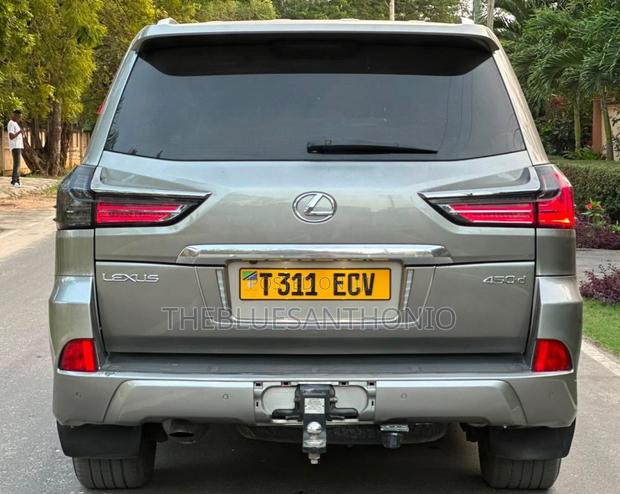 Lexus LX 2022 Gray