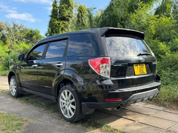 Subaru Forester 2010 Black