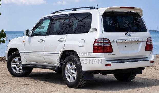 Toyota Land Cruiser HDJ 100 2004 White