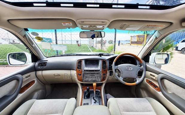 Toyota Land Cruiser HDJ 100 2004 White