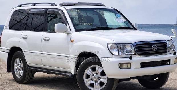 Toyota Land Cruiser HDJ 100 2004 White