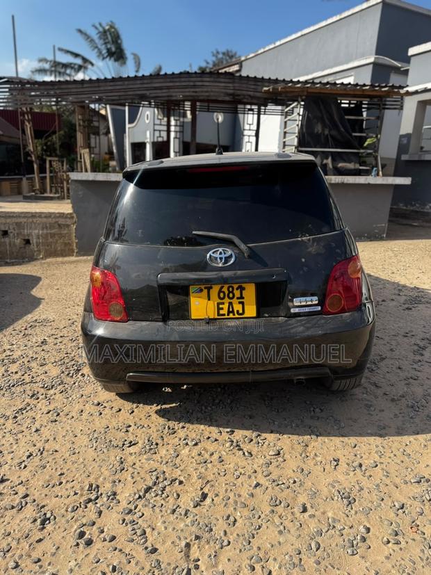 Toyota IST 2005 Black