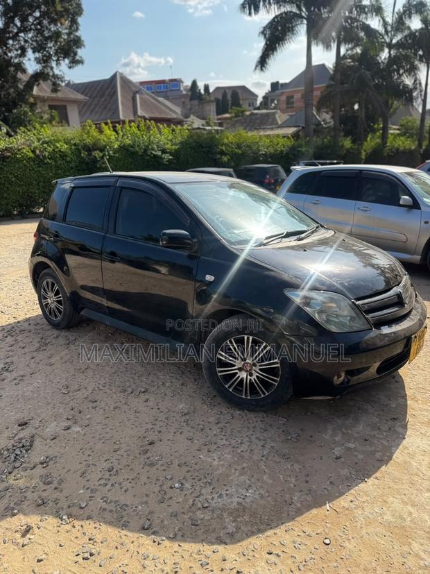 Toyota IST 2005 Black