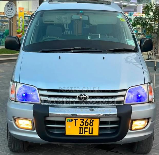Toyota Noah 2001 Silver