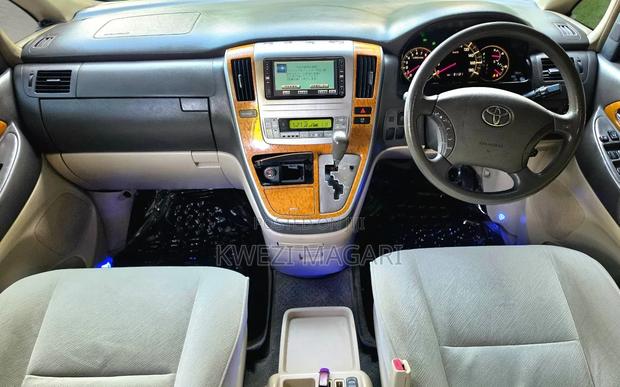 Toyota Alphard 2006 Blue