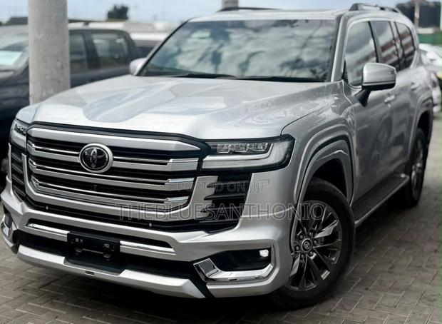 Toyota Land Cruiser 2024 Silver