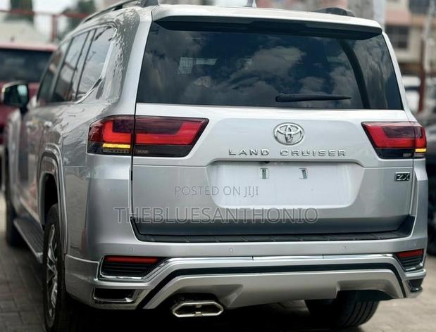 Toyota Land Cruiser 2024 Silver