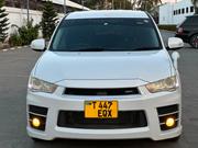 Mitsubishi Outlander 2011 White for sale
