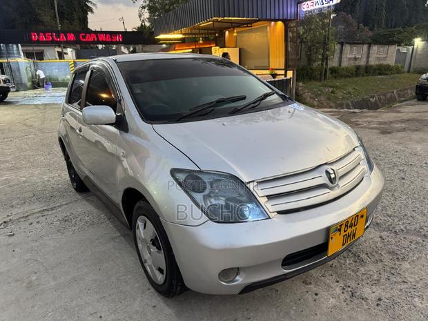 Toyota IST 2004 Silver