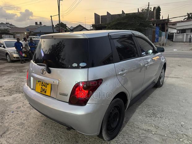 Toyota IST 2004 Silver