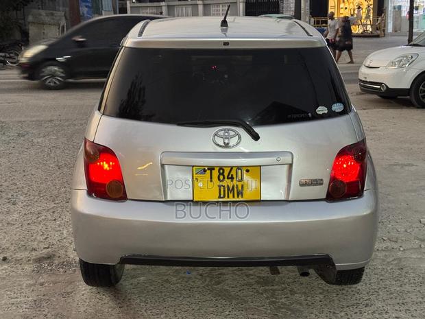 Toyota IST 2004 Silver