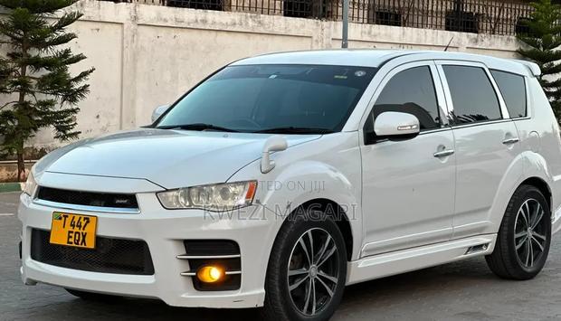 Mitsubishi Outlander 2012 White