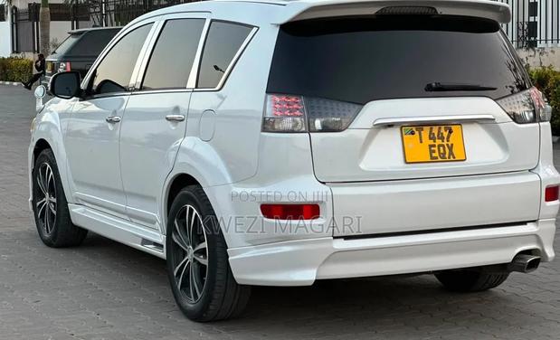 Mitsubishi Outlander 2012 White