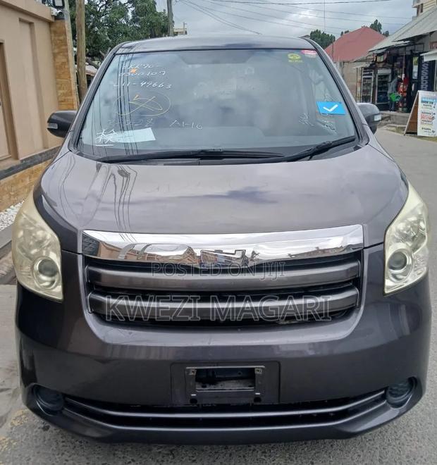 Toyota Noah 2008 Gray