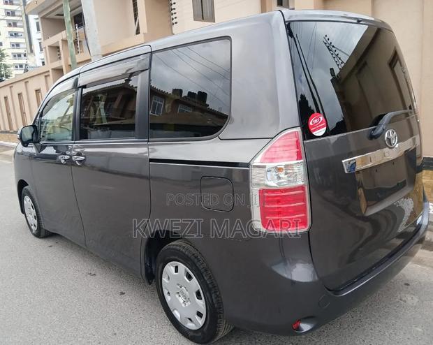 Toyota Noah 2008 Gray