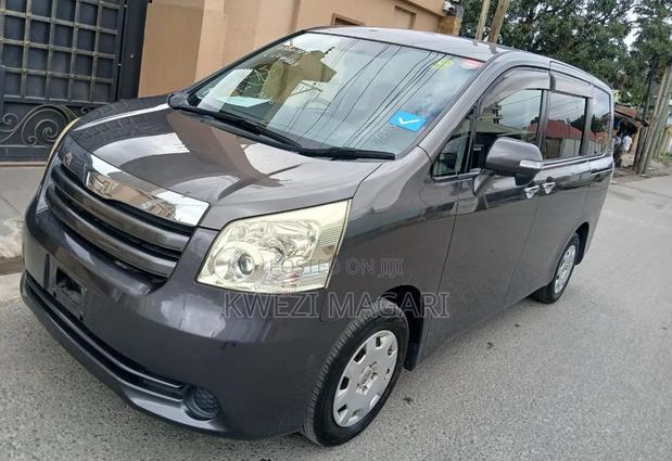 Toyota Noah 2008 Gray
