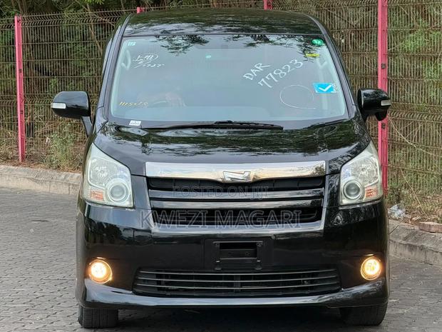 Toyota Noah 2009 Black
