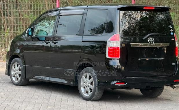 Toyota Noah 2009 Black