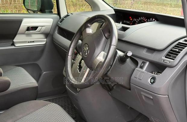 Toyota Noah 2009 Black
