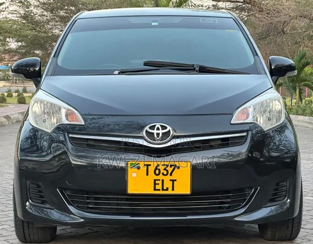 Toyota Ractis 2012 Black