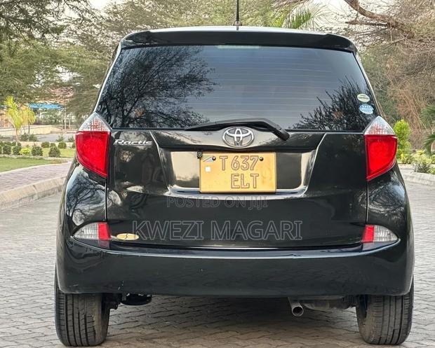 Toyota Ractis 2012 Black