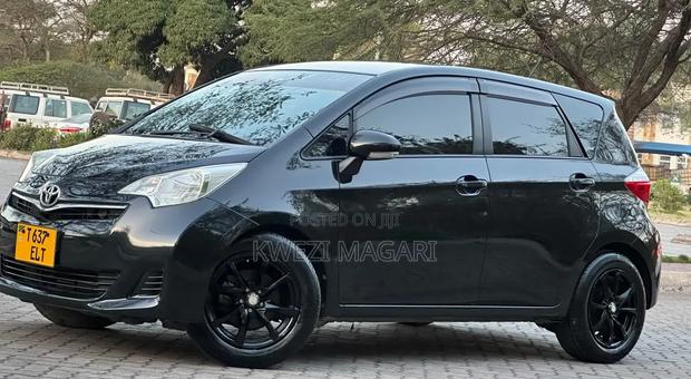Toyota Ractis 2012 Black