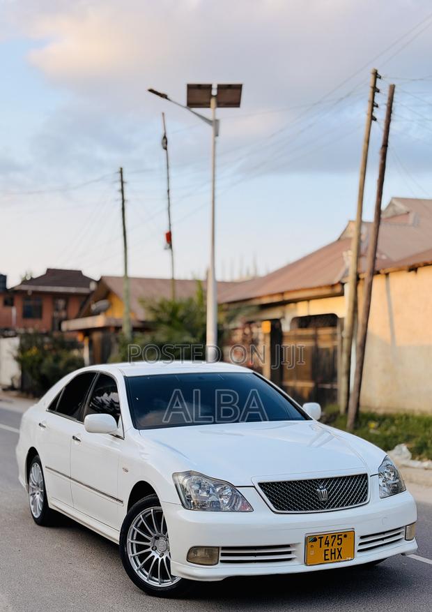 Toyota Crown Royale 2005 Pearl