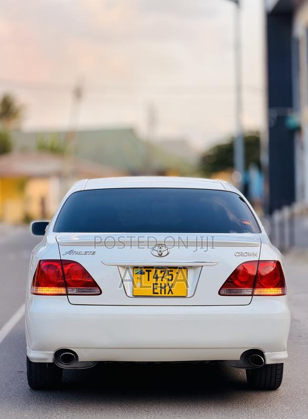 Toyota Crown Royale 2005 Pearl