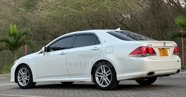 Toyota Crown 2010 White