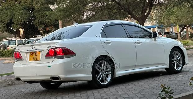Toyota Crown 2010 White