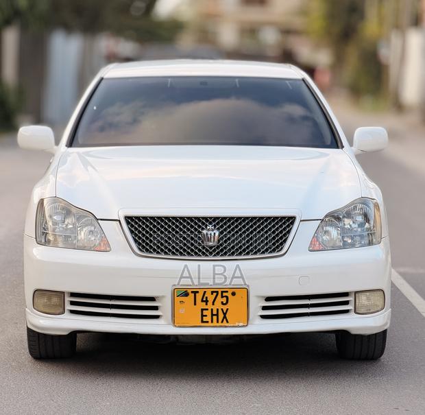 Toyota Crown Royale 2005 Pearl