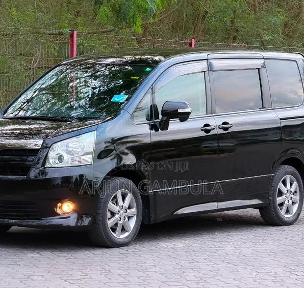 Toyota Noah 2009 Black