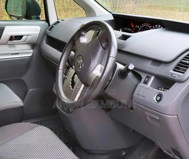 Toyota Noah 2009 Black