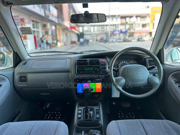 Suzuki Escudo 2001 Silver