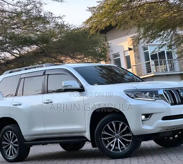Toyota Land Cruiser 2021 White