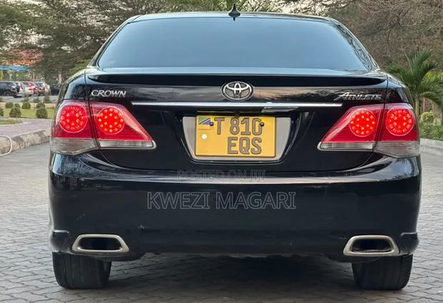 Toyota Crown 2011 Black