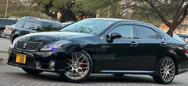 Toyota Crown 2011 Black